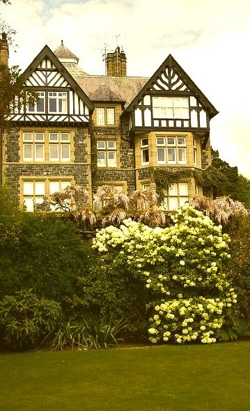 The Tudor house at Bodnant Garden / Wales